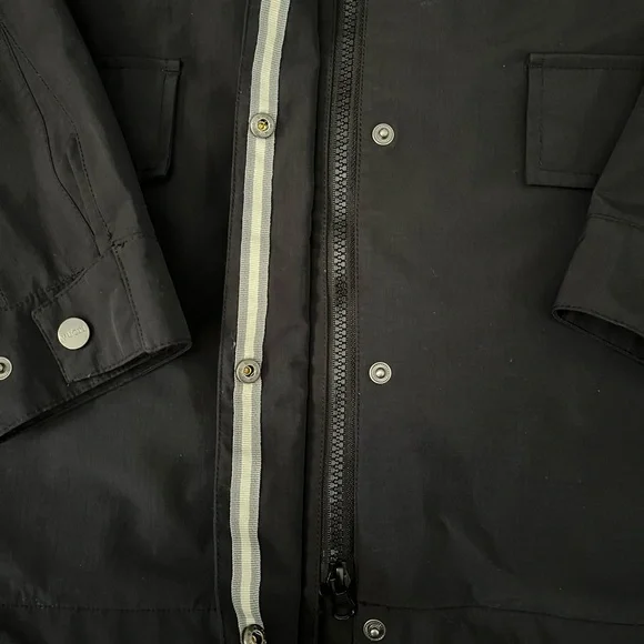 Vuori Women Palisades Rain Jacket Color Dark Oregano Black Size Medium - Picture 4 of 9